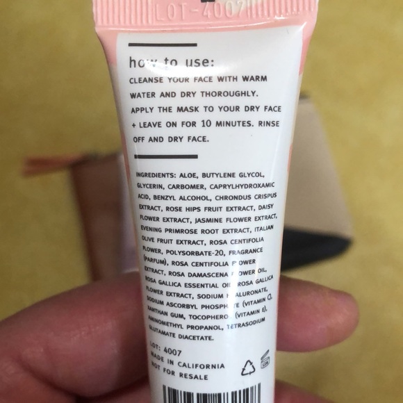 3 Piece Mask Bundle w/Makeup Bag - Picture 9 of 12